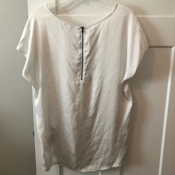 XL white blouse with silky feeling back - Picture 4 of 8